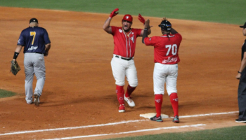Oswaldo Arcia celebrando Oswaldo Arcia celebrando