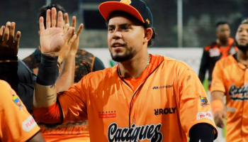 Edgmer Escalona lanzó una joya y guió a Caciques Edgmer Escalona lanzó una joya y guió a Caciques