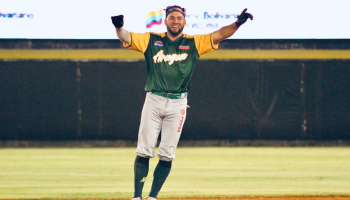 Eduardo Díaz impuso récord de empujadas en victoria de Samanes ante Guerreros Eduardo Díaz impuso récord de empujadas en victoria de Samanes ante Guerreros