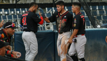 Líderes debutó en postemporada con victoria en el primero de la semifinal Líderes debutó en postemporada con victoria en el primero de la semifinal
