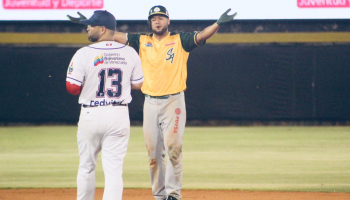 Samanes coronó épica remontada frente a Marineros Samanes coronó épica remontada frente a Marineros