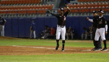 Pitcheo dominante le dio la victoria a Líderes ante Centauros Pitcheo dominante le dio la victoria a Líderes ante Centauros