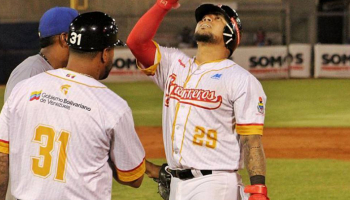 Pimentel desató su poder para dejar tendido a Delfines Pimentel desató su poder para dejar tendido a Delfines