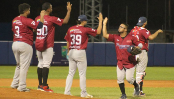 Marineros consiguió victoria vital en entradas extras ante Samanes Marineros consiguió victoria vital en entradas extras ante Samanes