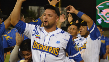 Guerreros derrotó por segundo día consecutivo al campeón Guerreros derrotó por segundo día consecutivo al campeón