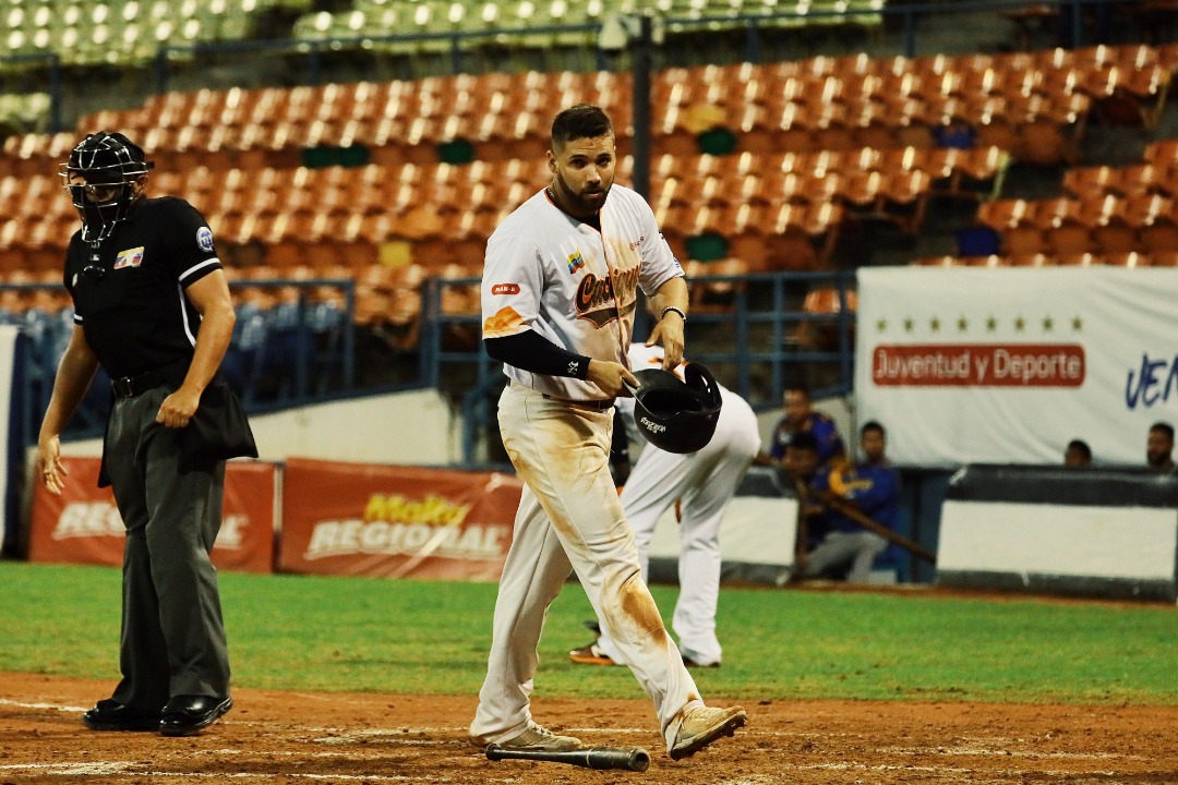 Omar Bencomo Jr encabezó triunfo de Caciques Omar Bencomo Jr encabezó triunfo de Caciques