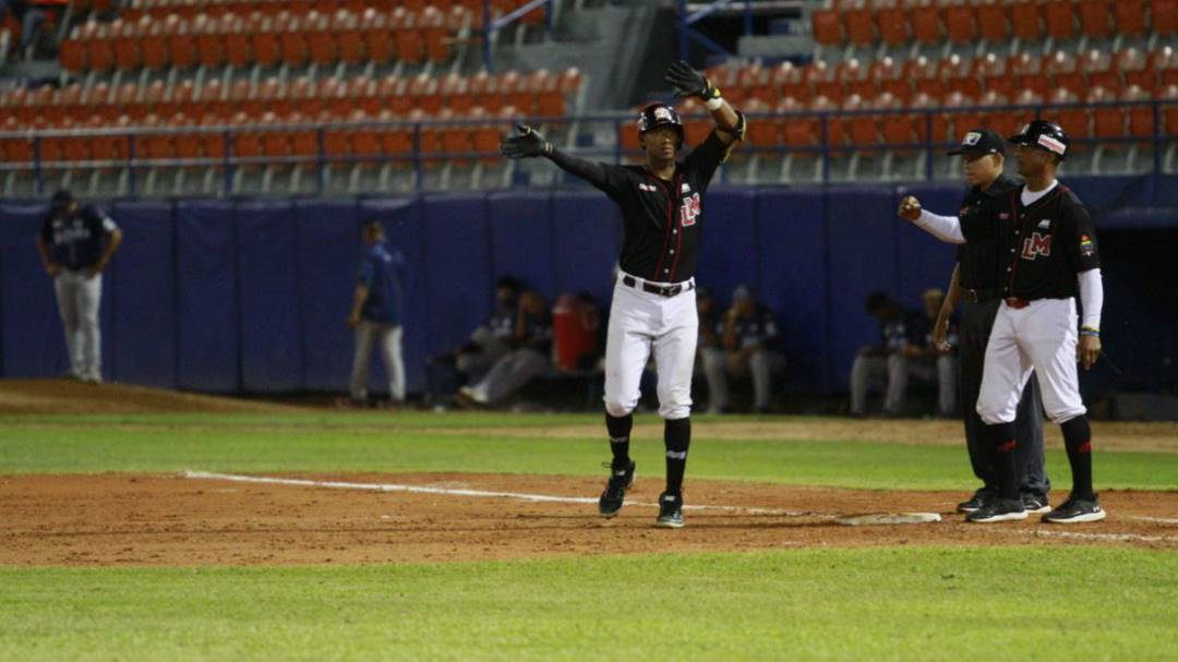 Pitcheo dominante le dio la victoria a Líderes ante Centauros Pitcheo dominante le dio la victoria a Líderes ante Centauros