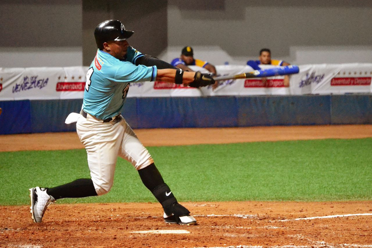 Wilfredo Tovar debutó y llevó a la victoria a Delfines Wilfredo Tovar debutó y llevó a la victoria a Delfines