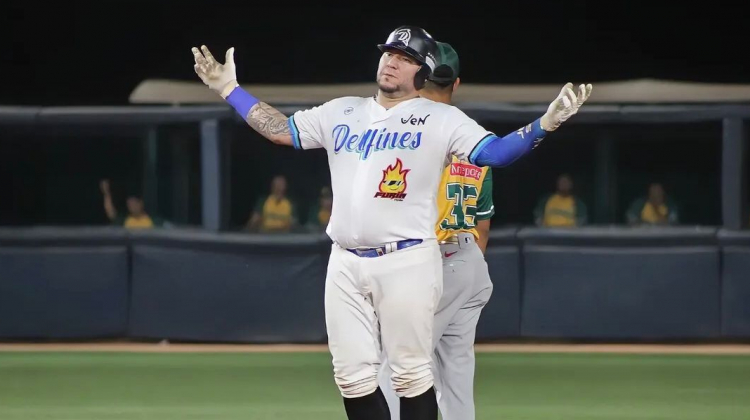 Delfines y Samanes ahora tienen récord de 17 victorias en 30 juegos disputados. Delfines y Samanes ahora tienen récord de 17 victorias en 30 juegos disputados.