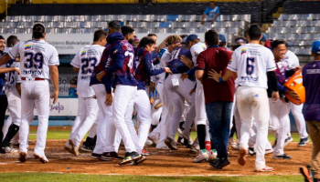 Dennis Ortega dejó tendido a Delfines con jonrón en extrainning