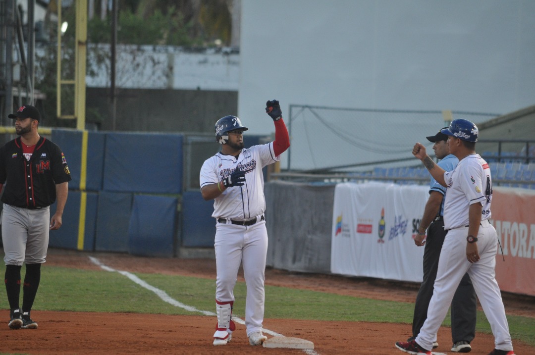 Luis Martínez maniató a Líderes Luis Martínez maniató a Líderes