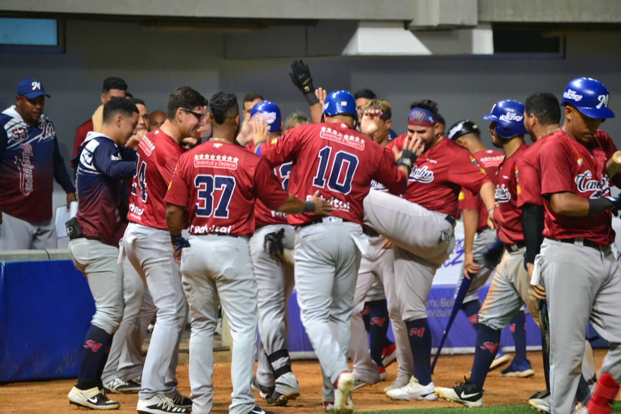 Marineros pegó primero en La Guaira