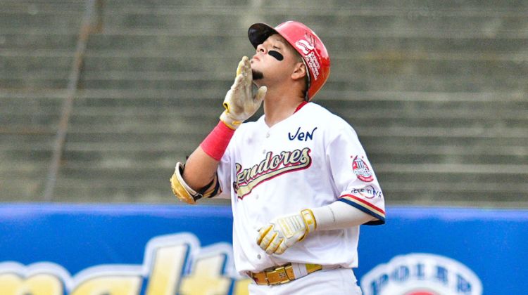 Carlos Arroyo duplicó en el primer juego de temporada