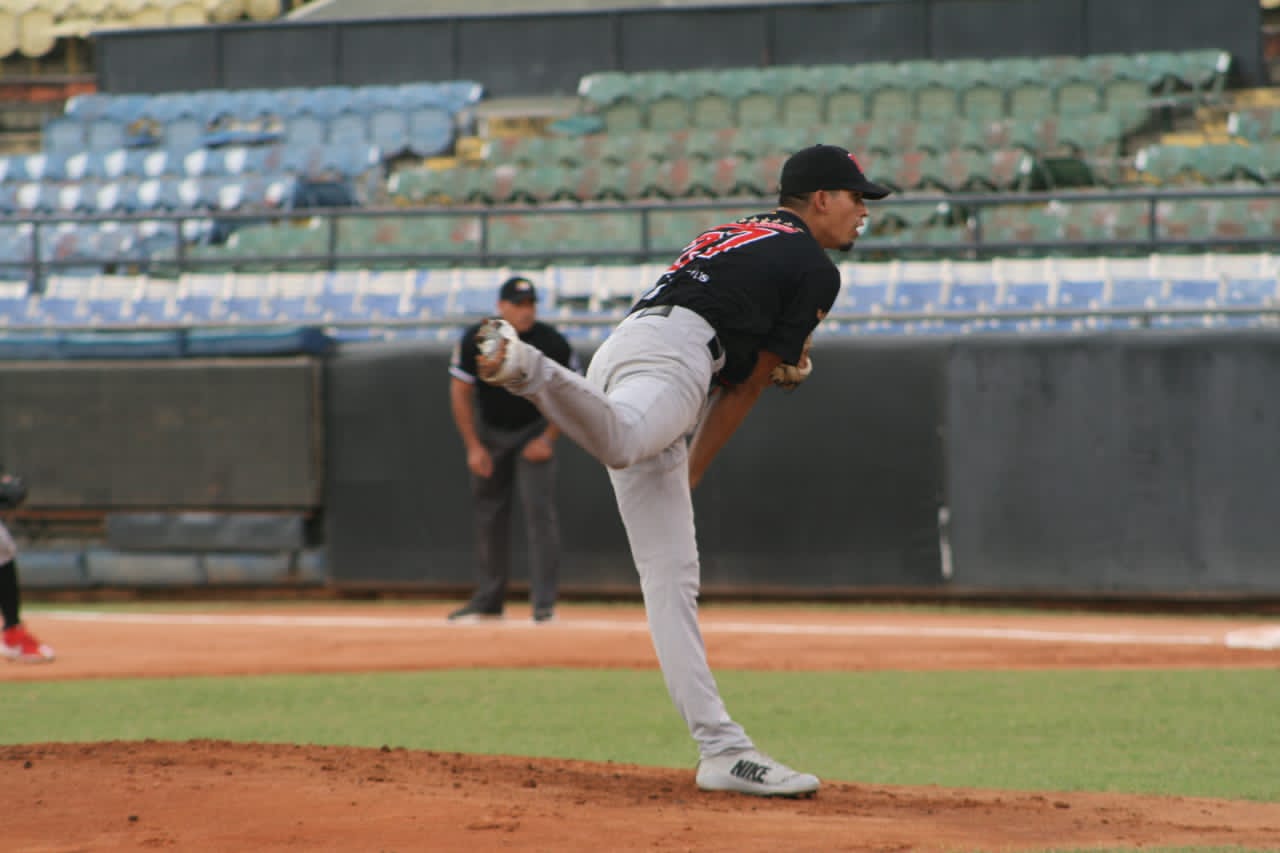 Líderes debutó en postemporada con victoria en el primero de la semifinal