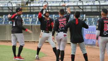 Domoromo y Fermín guiaron el triunfo de Líderes con 8 remolcadas