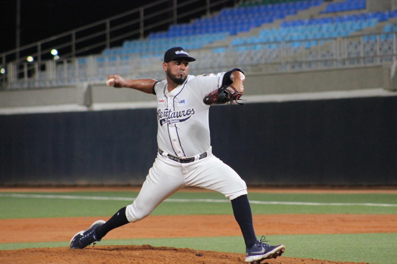 Osmer Morales obtuvo el premio al Lanzador del Año en la LMBP