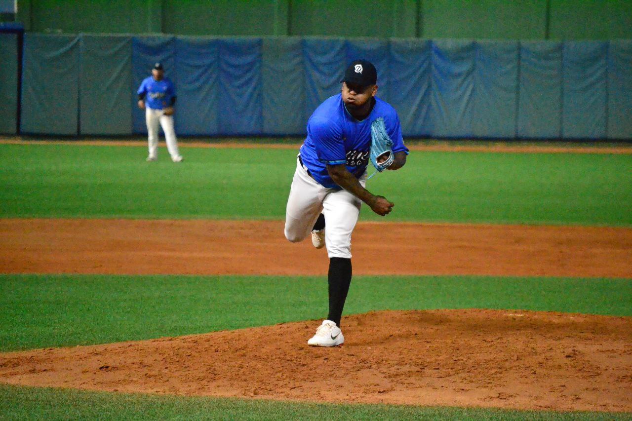 Néstor Molina guio a Delfines para empatar la serie Néstor Molina guio a Delfines para empatar la serie