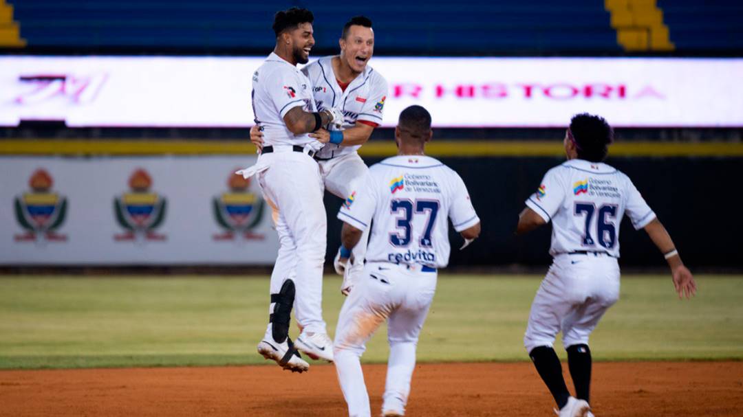 Marineros remontó en el noveno para dejar tendido a Centauros