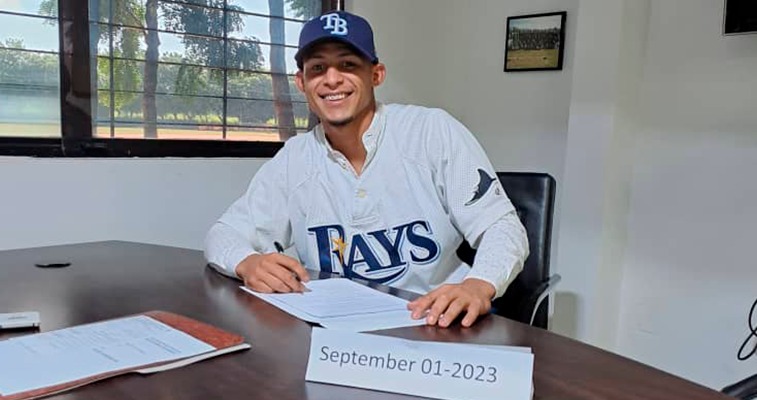 Jesús Rumbol estampó su firma con Tampa Bay Jesús Rumbol estampó su firma con Tampa Bay