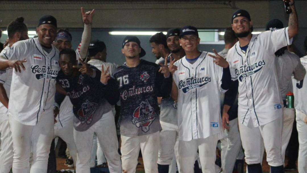 Centauros le propinó felpa a Guerreros y clasificó a semifinales Centauros le propinó felpa a Guerreros y clasificó a semifinales