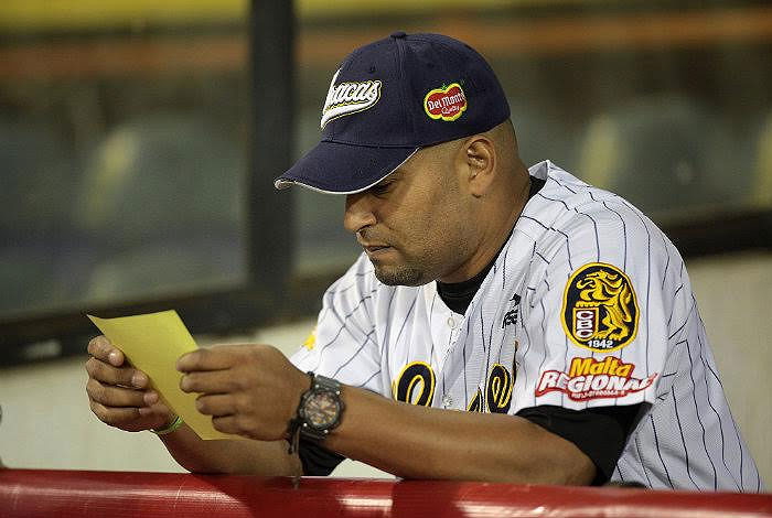Yorvit Torrealba nombrado coach de banca de Senadores Yorvit Torrealba nombrado coach de banca de Senadores
