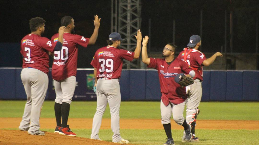 Marineros consiguió victoria vital en entradas extras ante Samanes Marineros consiguió victoria vital en entradas extras ante Samanes