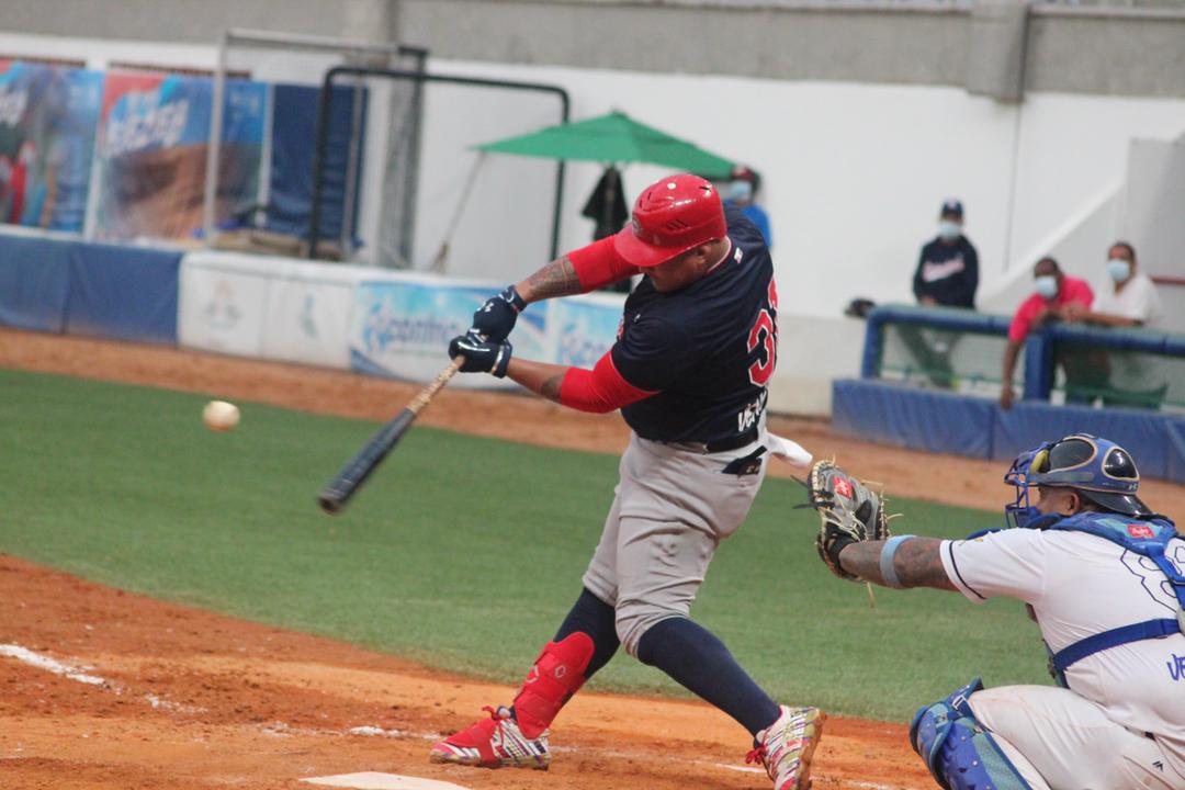 Oswaldo Arcia conecta su primer cuadrangular Oswaldo Arcia conecta su primer cuadrangular
