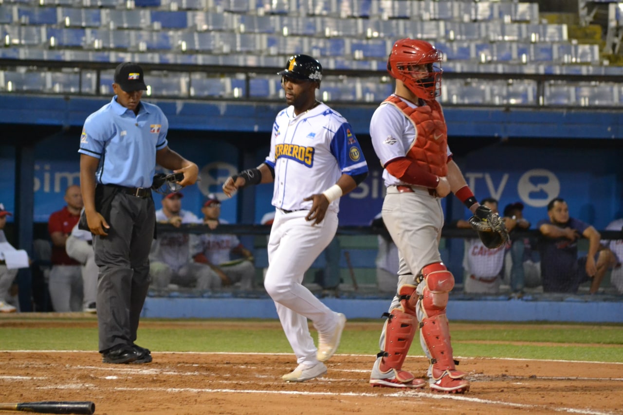 Guerreros derrotó por segundo día consecutivo al campeón Guerreros derrotó por segundo día consecutivo al campeón