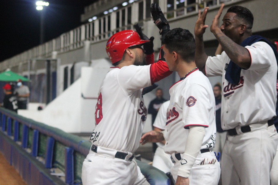 Celebracion HR Oscar Hernandez