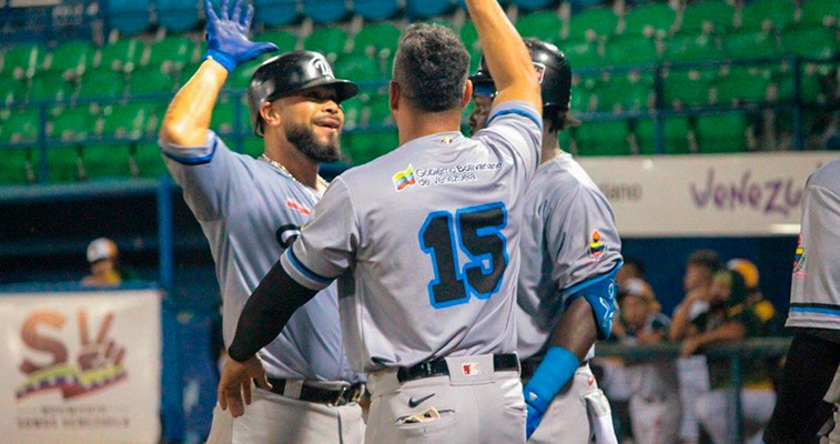 Delfines aguantó el regreso de Samanes en Maracay Delfines aguantó el regreso de Samanes en Maracay
