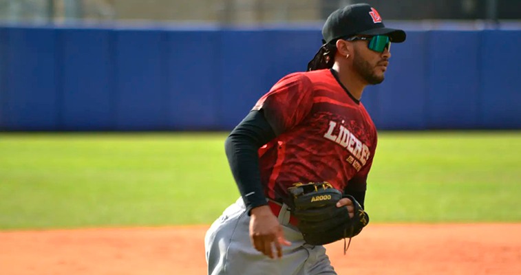 Líderes contundentes en su primer duelo interescuadras Líderes contundentes en su primer duelo interescuadras
