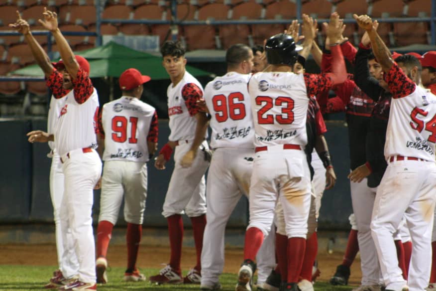 Lideres celebrando Lideres celebrando